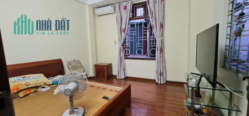 Bán nhà 22 Tôn Thất Tùng, Đống Đa 45m, 5T, lô góc, nhà đẹp, ngõ nông, chỉ 5.5 tỷ