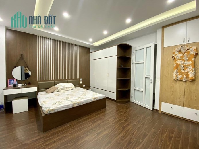 Chỉ Còn Duy Nhất Một Căn - Bán Gấp Căn Nhà Tại Thạch Bàn – Ô Tô Tránh – Giá Chỉ 3.55 Tỷ / 35M2