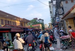 BÁN NHÀ 4 TẦNG  KINH DOANH Ô TÔ TRÁNH NẰM GIỮA TRUNG TÂM CHỢ KINH DOANH BẮT CHẤP NGÀY VÀ ĐÊM NGỌC
