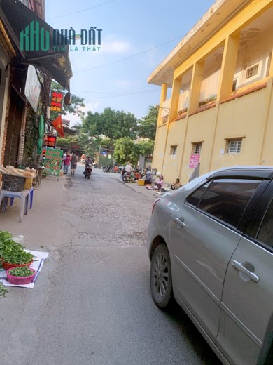 BÁN NHÀ 4 TẦNG  KINH DOANH Ô TÔ TRÁNH NẰM GIỮA TRUNG TÂM CHỢ KINH DOANH BẮT CHẤP NGÀY VÀ ĐÊM NGỌC