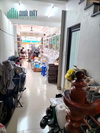 BÁN NHÀ 4 TẦNG  KINH DOANH Ô TÔ TRÁNH NẰM GIỮA TRUNG TÂM CHỢ KINH DOANH BẮT CHẤP NGÀY VÀ ĐÊM NGỌC