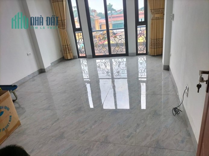 BÁN NHÀ 4 TẦNG  KINH DOANH Ô TÔ TRÁNH NẰM GIỮA TRUNG TÂM CHỢ KINH DOANH BẮT CHẤP NGÀY VÀ ĐÊM NGỌC