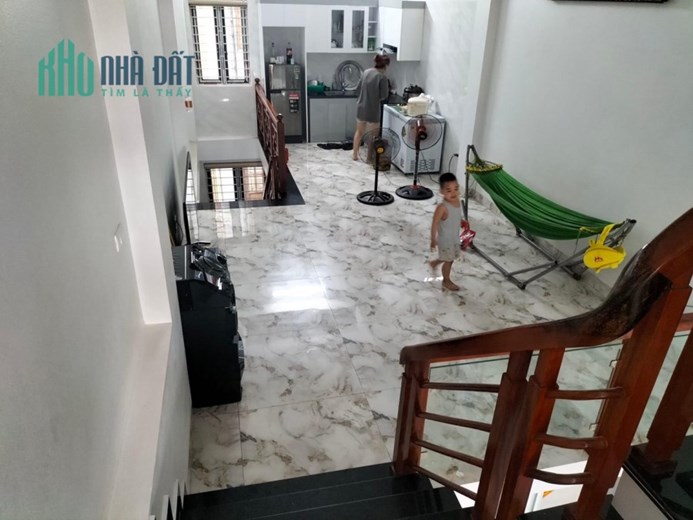 BÁN NHÀ 4 TẦNG  KINH DOANH Ô TÔ TRÁNH NẰM GIỮA TRUNG TÂM CHỢ KINH DOANH BẮT CHẤP NGÀY VÀ ĐÊM NGỌC