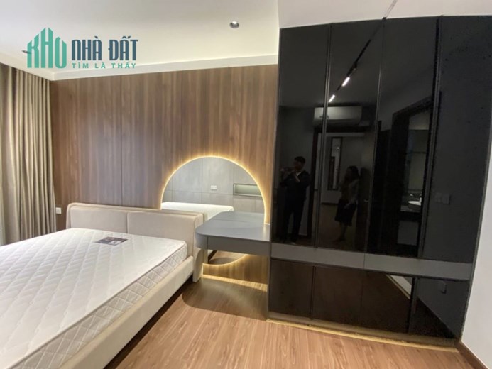 NHÀ ĐẸP PHỐ CỔ LINH ( NGỌC TRÌ) _ THẠCH BÀN .. 47 m2 X 4 tầng , ô tô dỗ cổng chỉ 5 tỷ thôi