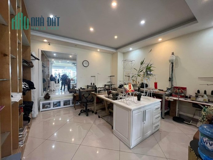 Nhà đẹp mặt hồ Ngọc Lâm, 100m x 4 tầng, mặt tiền 7.3m, ôtô dừng đỗ