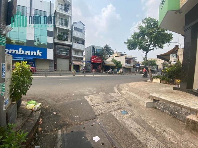 NHÀ PHẠM VĂN CHÍ - SÁT MẶT TIỀN ĐƯỜNG - BÁN ĐẤT TẶNG NHÀ - SẴN DÒNG TIỀN 10TRIỆU/ THÁNG