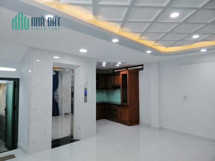 Nhà rẻ mới đẹp thang máy 1 trệt 4 lầu Trường Sa giáp Quận 1 TP.HCM