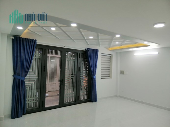 Nhà rẻ mới đẹp thang máy 1 trệt 4 lầu Trường Sa giáp Quận 1 TP.HCM