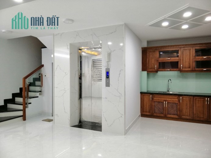 Nhà rẻ mới đẹp thang máy 1 trệt 4 lầu Trường Sa giáp Quận 1 TP.HCM