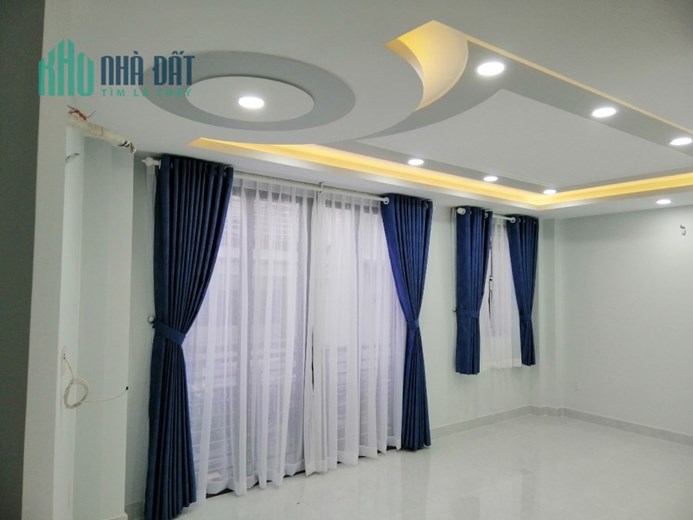 Nhà rẻ mới đẹp thang máy 1 trệt 4 lầu Trường Sa giáp Quận 1 TP.HCM