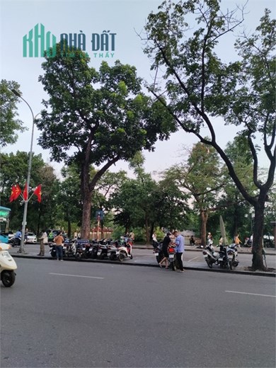 Bán Nhà Mặt Phố Tràng Tiền DT270m2, 3 Tầng, MT5m Vỉa Hè Rộng, Kinh Doanh VIP, Giá Chào 240 tỷ