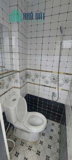 BÀ HOM - NHÀ MỚI ĐẸP 3PN - ĐƯỜNG THOÁNG RỘNG - NHỈNH 2 TỶ.