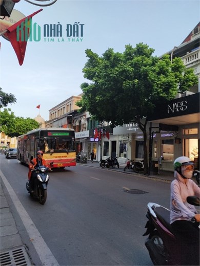HẠ CHÀO 5 TỶ Nhà Mặt Phố Tràng Tiền DT252m2, 3 Tầng, Vỉa Hè, Kinh Doanh VIP, Giá Chào Mới 150 tỷ