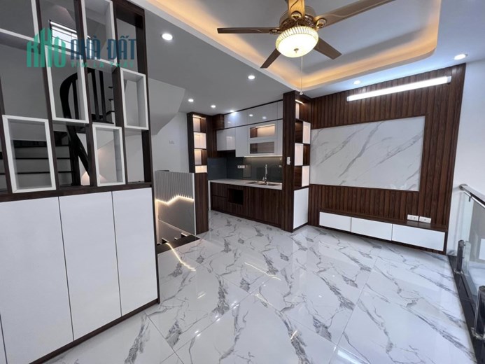 CHUẨN PHÂN LÔ - Ô TÔ ĐỖ - 20M RA PHỐ - KHU  VIP -  GÀN TRUNG TÂM