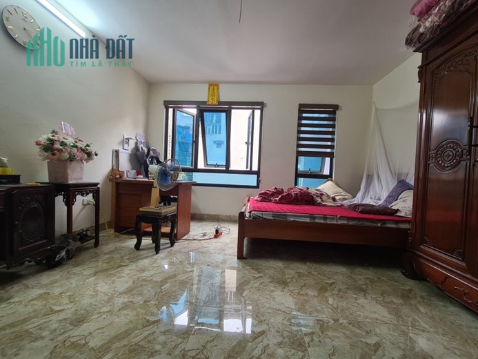 Bán nhà ngõ 133 Nguyễn Văn Cừ, oto 7 chỗ đỗ cửa chỉ 1 tỷ 9. LH: 0936123469