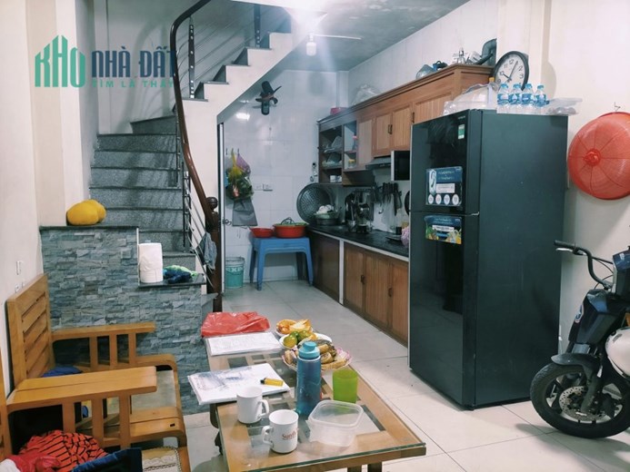 Bán nhà Ngõ 47 Đức Giang. Gần hồ, ngõ oto tránh chỉ 2 tỷ 9 LH: 0936123469