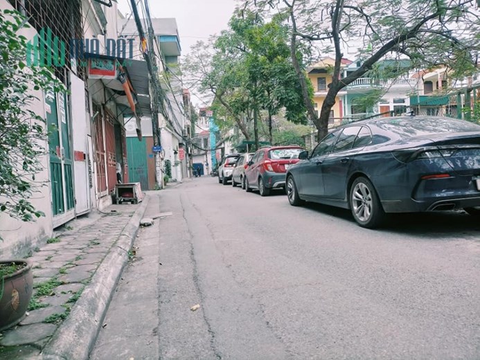 Bán nhà Ngõ 47 Đức Giang. Gần hồ, ngõ oto tránh chỉ 2 tỷ 9 LH: 0936123469