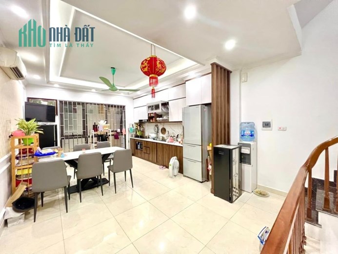 1 BƯỚC RA TÂY HỒ - GA RA Ô TÔ - VÍP NHẤT KHU - Ô TÔ TRÁNH TRÁNH