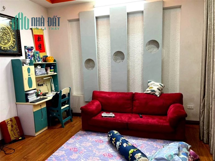 Bán nhà thạch bàn long biên 52m2 5 tầng mt 6m hơn 3 tỷ