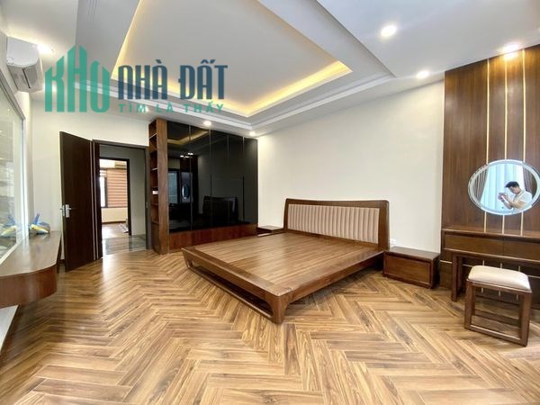 Bán nhà 57m2 phố Nghi Tàm, Tây Hồ Gara Ô tô thông Thang máy Nhập Dòng tiền tốt 9.3 Tỷ