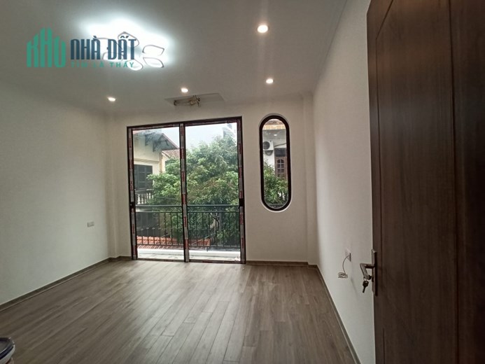 Bán nhà 57m2 phố Nghi Tàm, Tây Hồ Gara Ô tô VIP Thang máy Nhập Dòng tiền tốt 9.5 Tỷ