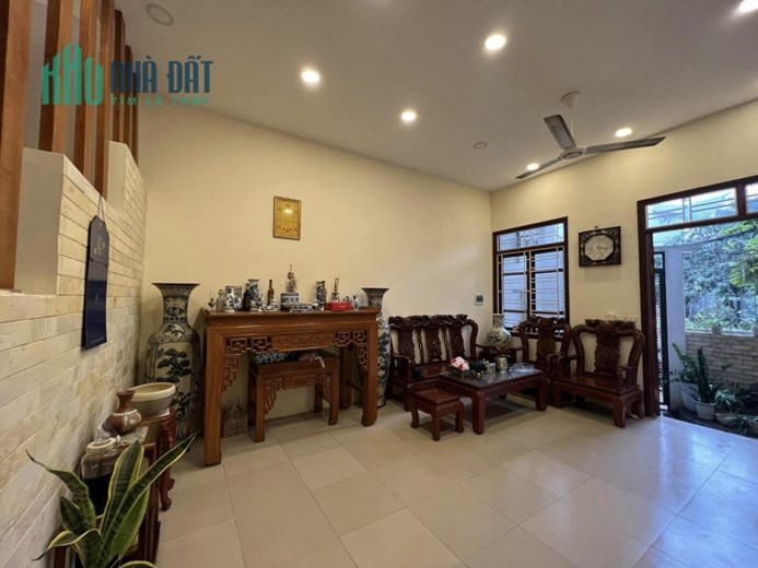 Bán nhà 55m2 phố Nghi Tàm, Tây Hồ Gara Ô tô 7 chỗ Thang máy XỊN Dòng tiền tốt 9.2 Tỷ