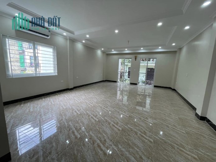 Bán nhà 35m2 phố Nghi Tàm, Tây Hồ Ô tô thông Kinh doanh đỉnh Giá 4.3 Tỷ