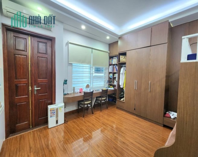 BÁN NHÀ NGUYỄN CHÍ THANH, Ô TÔ, LÔ GÓC, KD, 65M2 4T MT5.5M, GIÁ 12.9 TỶ