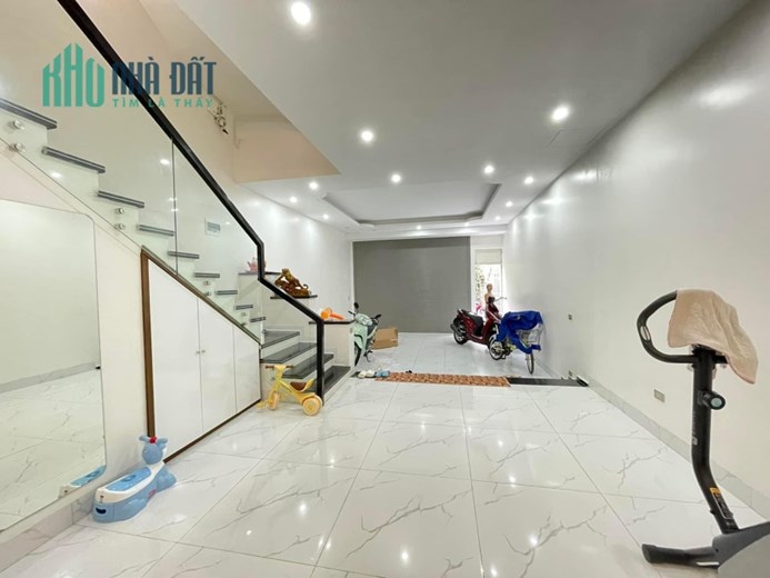 nhà đẹp Ngọc Thuỵ, 85m x 4tầng, mặt tiền 5.4m, gara ôtô, tặng nội thất