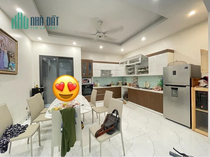 nhà đẹp Ngọc Thuỵ, 85m x 4tầng, mặt tiền 5.4m, gara ôtô, tặng nội thất