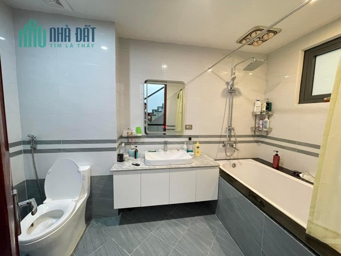 nhà đẹp Ngọc Thuỵ, 85m x 4tầng, mặt tiền 5.4m, gara ôtô, tặng nội thất