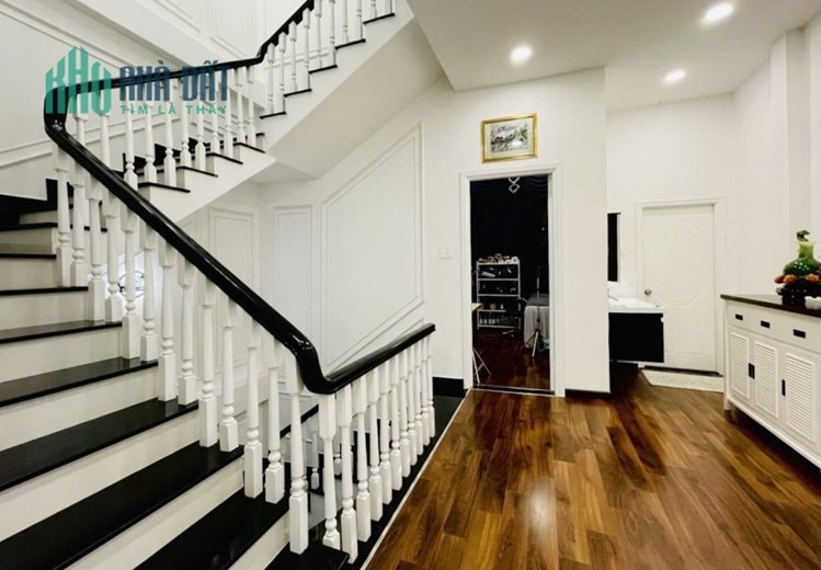 Cần bán nhà Hẻm nhựa 8m Tân Hòa Đông giáp Quận 6 3 tầng 98m2 ngang 6m.