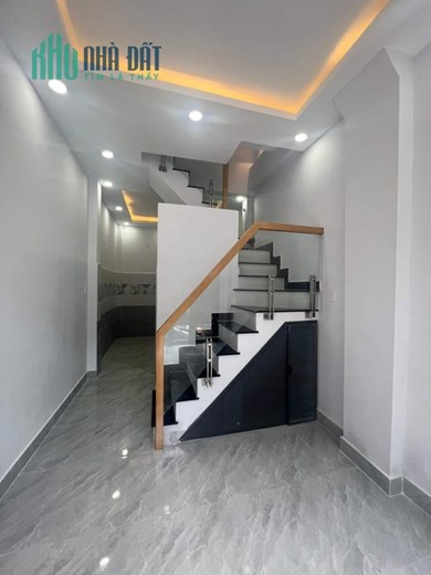 CÁCH PHỐ ĐI BỘ NGUYỄN HUỆ QUẬN 1 CHỈ 1KM -NHÀ MỚI Ở LIỀN - HẺM BA GÁC -THÔNG TỨ TUNG - Chỉ: 2.73 tỷ