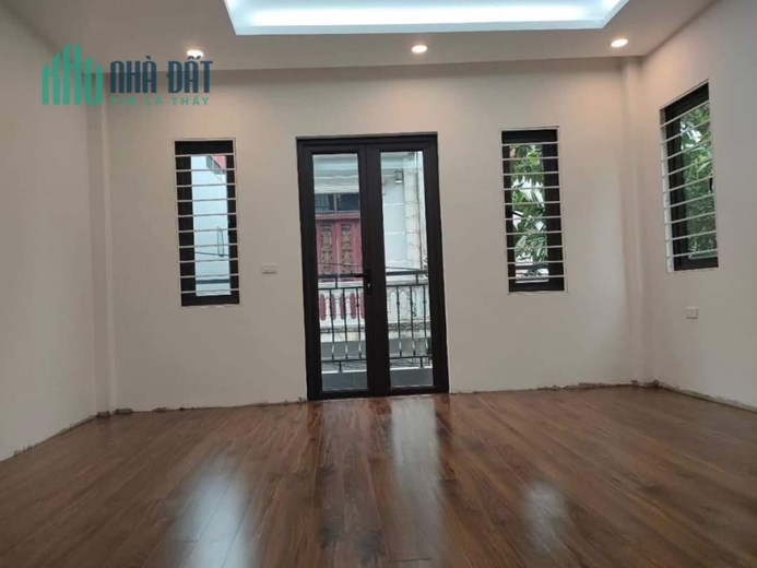 NGÕ THÔNG, OTO TRÁNH, KINH DOANH , NHÀ MỚI 40M* 5 TẦNG, GIÁ HƠN 4 TỶ. TẠI THỤY PHƯƠNG
