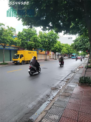 Bán nhà mặt phố Thạch Bàn, kinh doanh tốt, nhỉnh 15 tỷ, 70m2 x 5 tầng