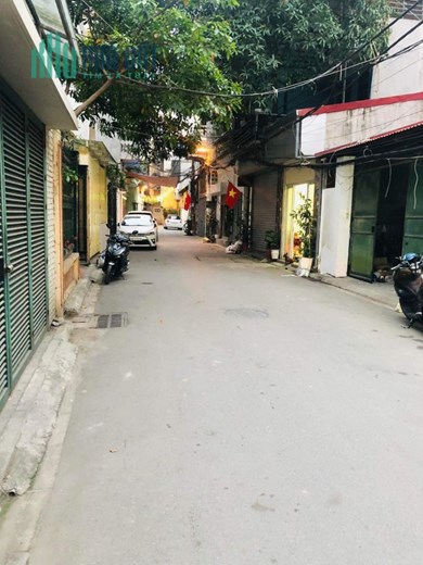 CẦN BÁN GẤP NHÀ TAI LONG BIÊN, Ô TÔ VÀO NHÀ, NHÀ CŨ 1 TẦNG