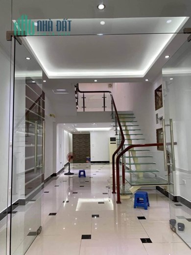 nhà trung tâm quận tây hồ , ngõ thông xuân đỉnh ,00 tô 4 chỗ vào nhà