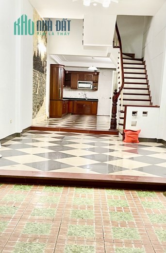 Cho thuê cả Nhà Nguyễn Khánh Toàn, ô tô vào nhà 70m x5 tầng. giá 30tr/th