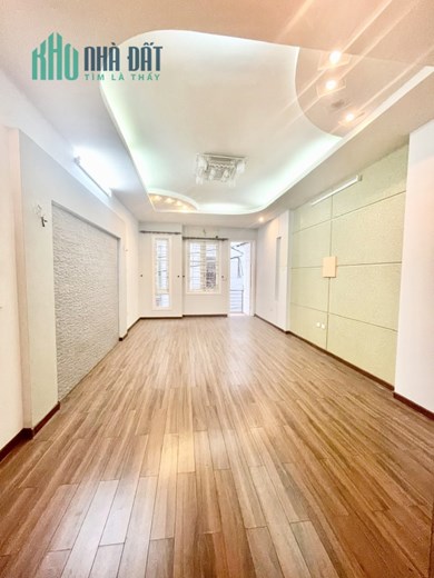 Cho thuê cả Nhà Nguyễn Khánh Toàn, ô tô vào nhà 70m x5 tầng. giá 30tr/th