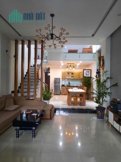 CHỦ VỀ QUÊ. CẦN NHƯỢNG LẠI CĂN NHÀ GIÁ RẺ HOÀNG ĐÌNH ÁI, HÒA XUÂN,CẨM LỆ, ĐÀ NẴNG.
PHÙ HỢP CHO VỢ