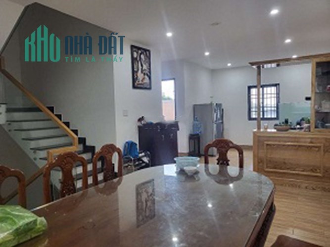 Cho thuê nhà mt đường lớn sát ngã tư đường phạm Hùng và Điện Biên phủ