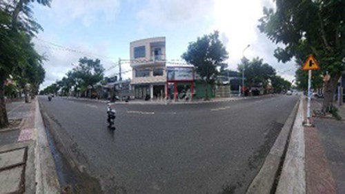 Cho thuê nhà mt đường lớn sát ngã tư đường phạm Hùng và Điện Biên phủ