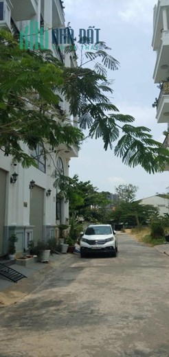 Chính chủ bán đất full thổ cư Q7 - xây dựng tự do - 2 xe hơi tránh nhau - sổ hồng riêng