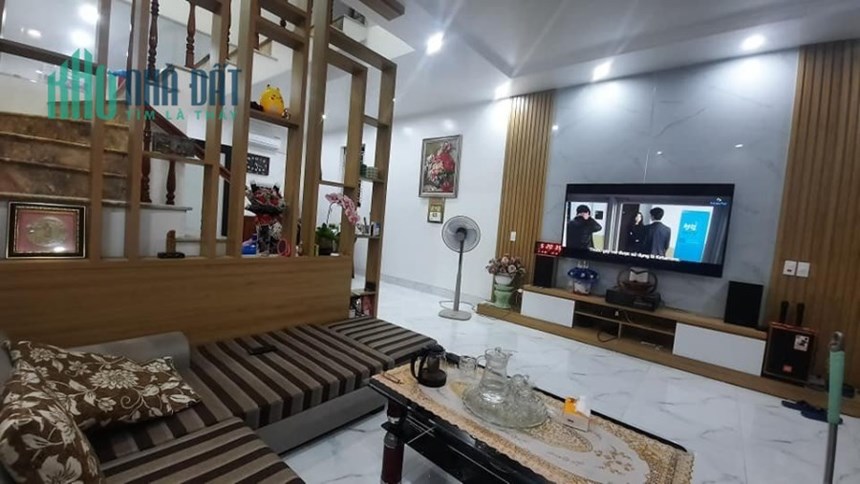 Bán nhà mặt đường Hoàng Ngọc Phách 4 tầng giá nhỏ nhất thị trường chỉ 5.7 tỉ
