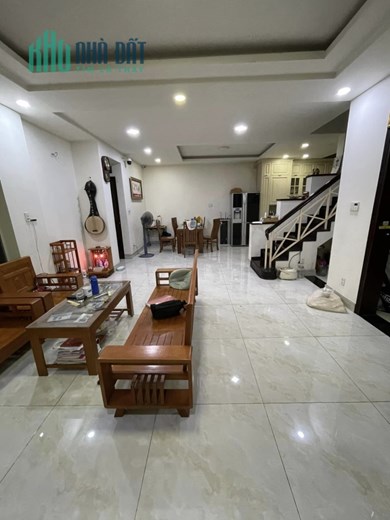 NHÀ NGANG 9M - THIẾT KẾ VÀ NỘI THẤT ĐẸP - CHỦ Ở LÂU NĂM - XE HƠI ĐỖ SÁT CỬA.