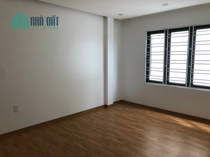 Bán nhà đường Mương Trại Lẻ, 42m 4 tầng mới tinh GIÁ 2.75 tỉ ngõ cực nông
