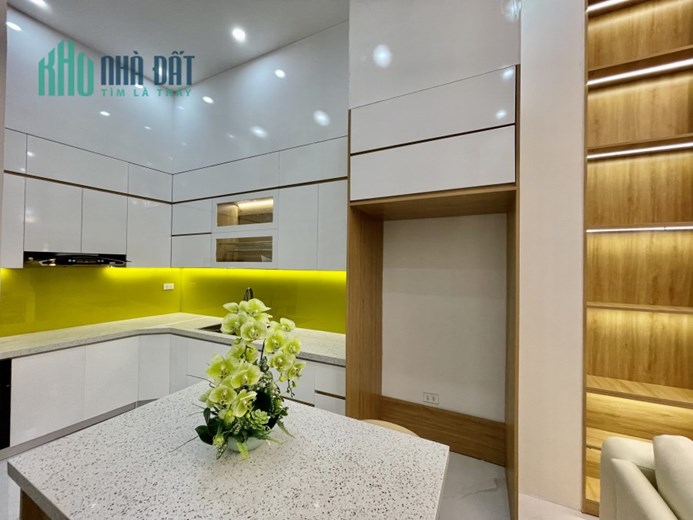 Bán nhà đường Miếu Hai Xã, diện tích 50m 3 tầng GIÁ 2.95 tỉ sân cổng riêng