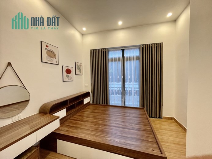 Bán nhà đường Miếu Hai Xã, diện tích 50m 3 tầng GIÁ 2.95 tỉ sân cổng riêng
