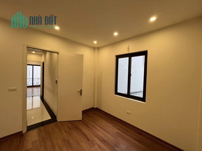Bán nhà 44m2 phố Nghi Tàm, Tây Hồ Gara 2 Ô tô Mặt tiền khủng Kinh doanh vô đối Giá 7.4 Tỷ