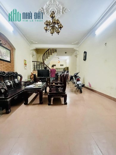Bán nhà 651 Minh Khai 61m, Mt 4.6m, ngõ thông, oto dừng đỗ, kinh doanh, giá chỉ 6 tỷ.